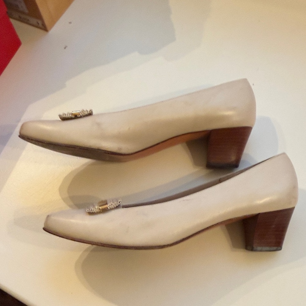 Salvatore Ferragamo Beige Leather Flats with Gold Buckle - Picture 3 of 7
